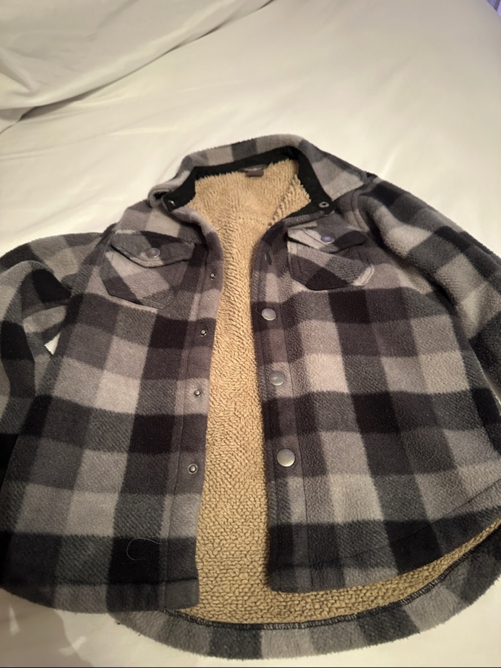 Boys Cozy Plaid Sherpa-Lined Shacket - Black & Gray